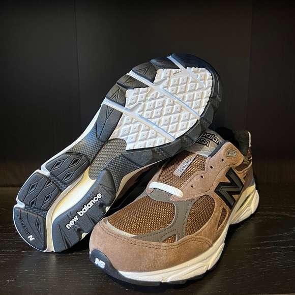 JJJJound x New Balance 990v3 miUSA « Montréal Exclusive « - Picture 3 of 5